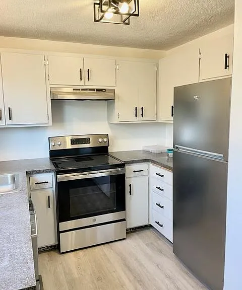 710 W 24th Ave — Photo 2