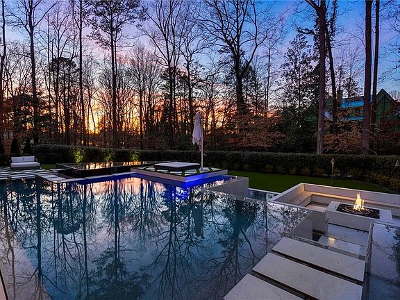 5th image of 415 River Valley Rd