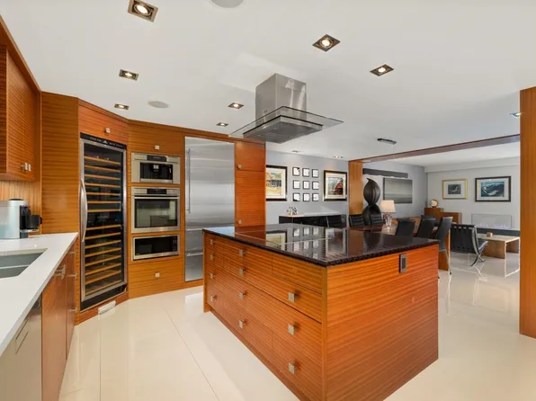 1450 Pennyfarthing Dr #805, Vancouver, BC V6J 4X8