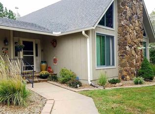 3210 N Prairie Hills Dr, Hutchinson, KS 67502