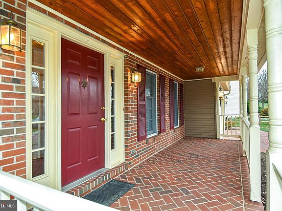 5th image of 908 Broad Oaks Dr