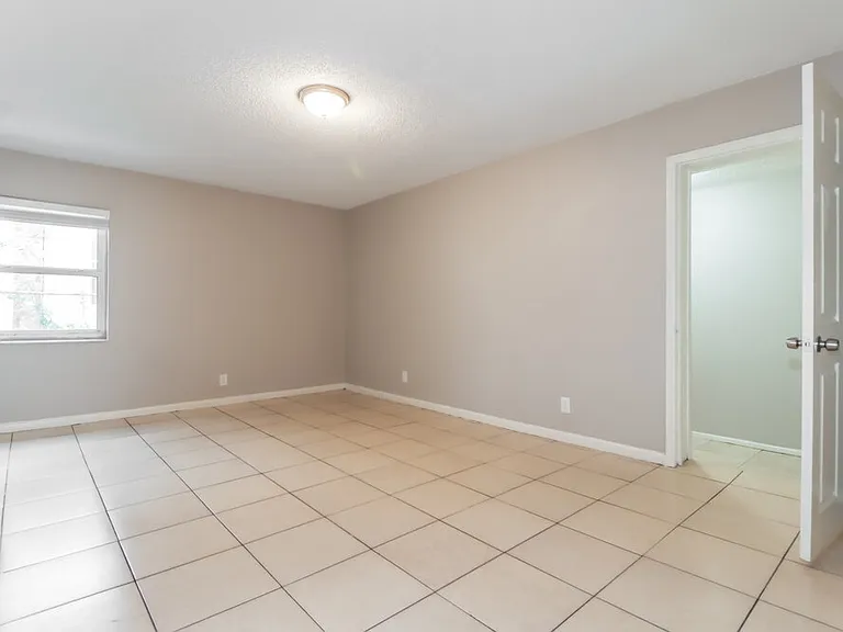 3207 E 24th Ave — Photo 9