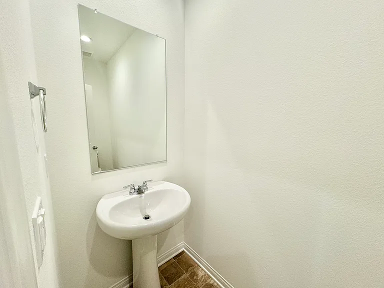8526 Anthony St — Photo 35