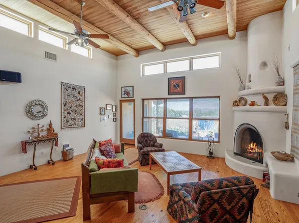 24 Camino Caballos Spur, Santa Fe, NM 87540