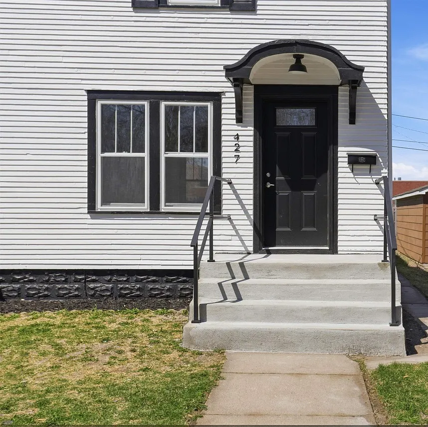 2 bed, 934 sqft, $1,200 — Photo 1