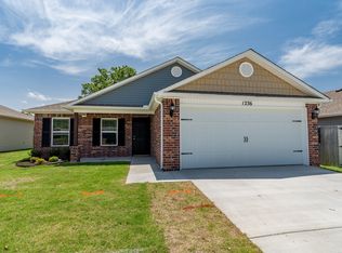 1236 S Kingfisher Ln, Fayetteville, AR 72701