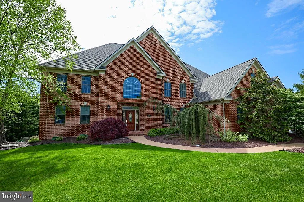1290 Stonehenge Dr photo 1