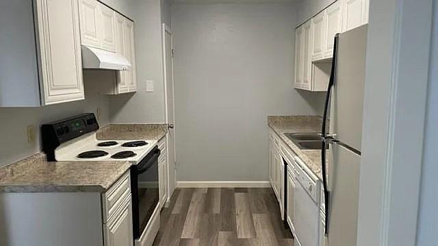 Building Photo - 4230 Chateau Blvd #C