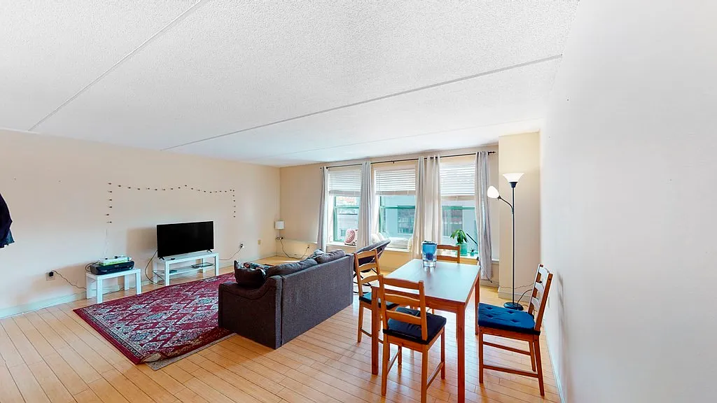 2 bed, 875 sqft, $3,750 — Photo 1