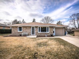 1819 Alma Dr, Crest Hill, IL 60403