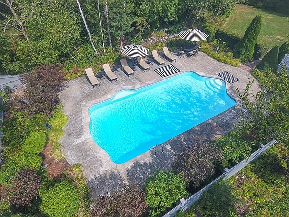 3rd image of 28 Joanna Dr