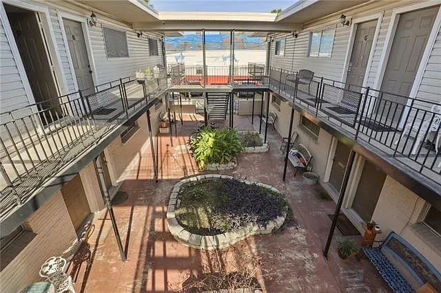 2601 Carondelet St #D — Photo 16