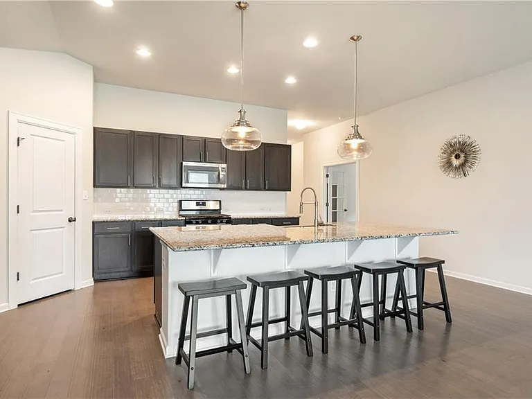 242 Krupp Ave — Photo 17