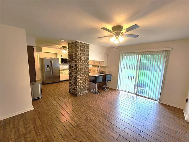 3 bed, 2.0 bath, 1576 sqft, $2,200 — Photo 3