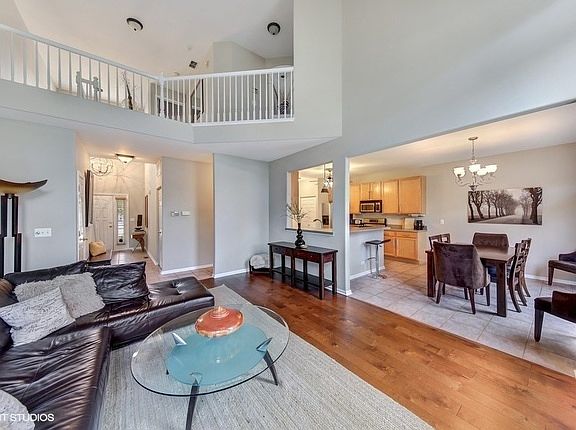 3rd image of 9252 Waverly Ct