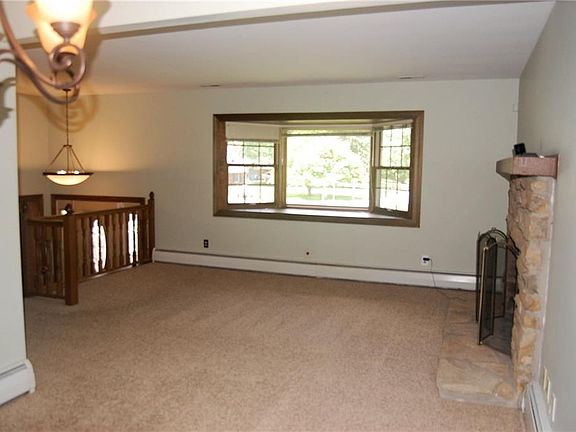 5th image of 19140 Green Valley Dr