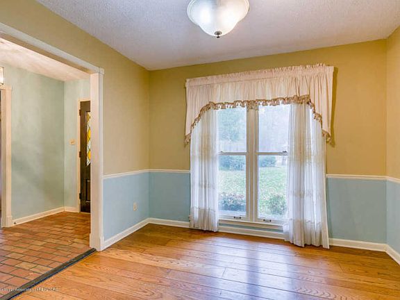 4th image of 3528 Debbie Ln
