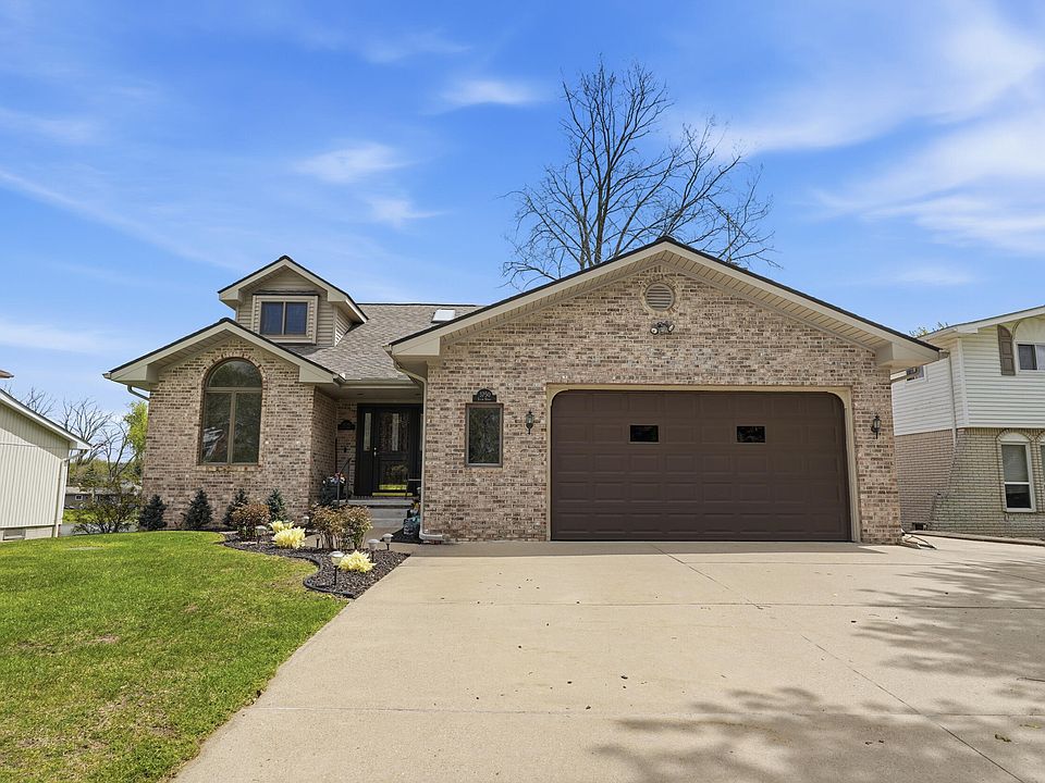 1st image of 3750 Loch Dr