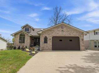 3750 Loch Dr, Highland, MI 48357