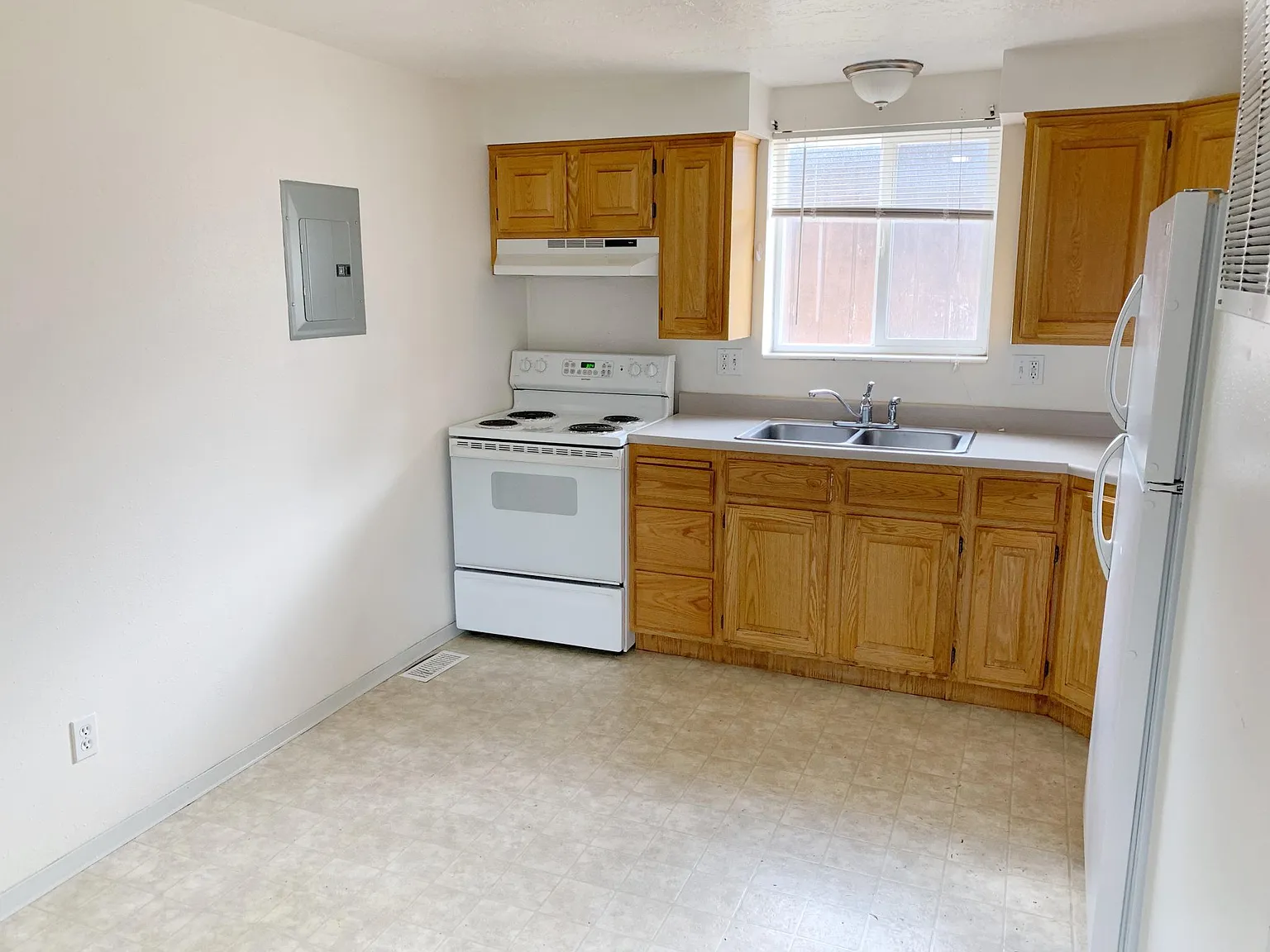 2 bed, 800 sqft, $1,225 — Photo 2