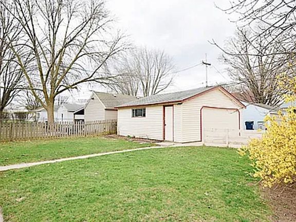 4th image of 8701 W Auer Ave