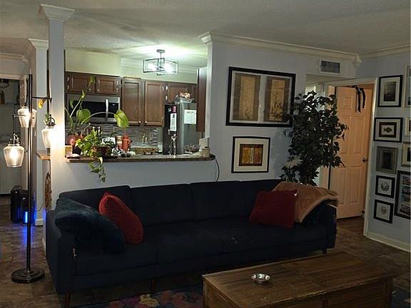 3rd image of 904 Garden Ct