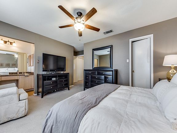 5th image of 6302 Club Oaks St