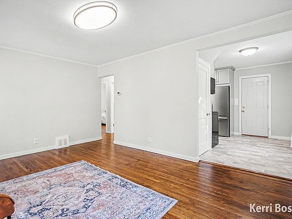 4th image of 1231 Burke Ave NE