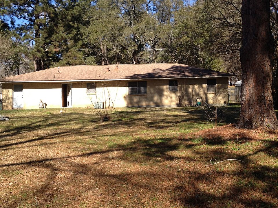 2nd image of 706 Lakeshore Dr