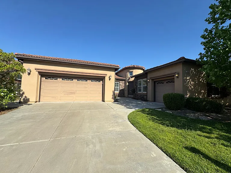 4133 N Morro Bay — Photo 1