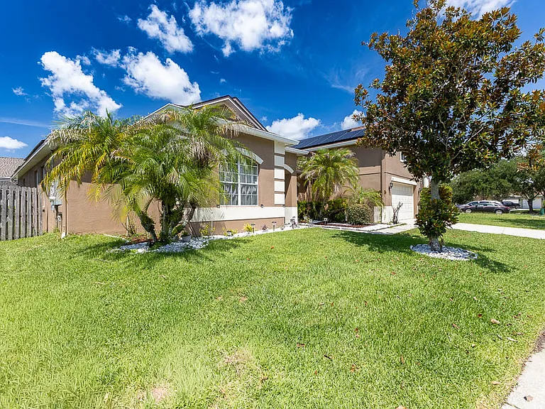 1725 Soaring Heights Cir — Photo 26