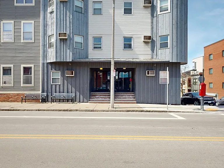 298 Meridian St #5 — Photo 14