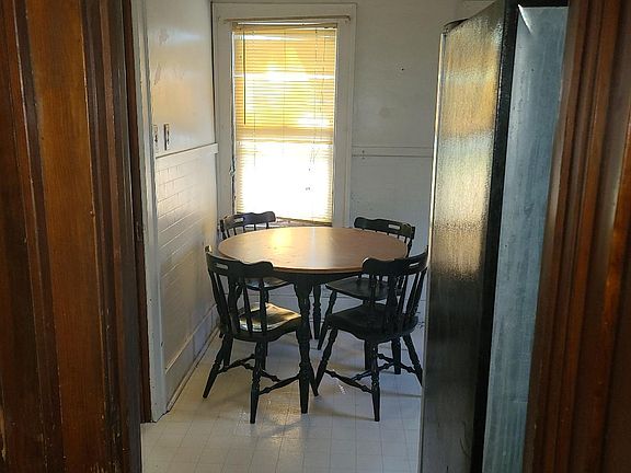 4th image of 221 Taylor St