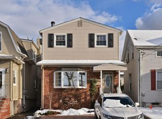 1076 Farm Rd, Secaucus, NJ 07094