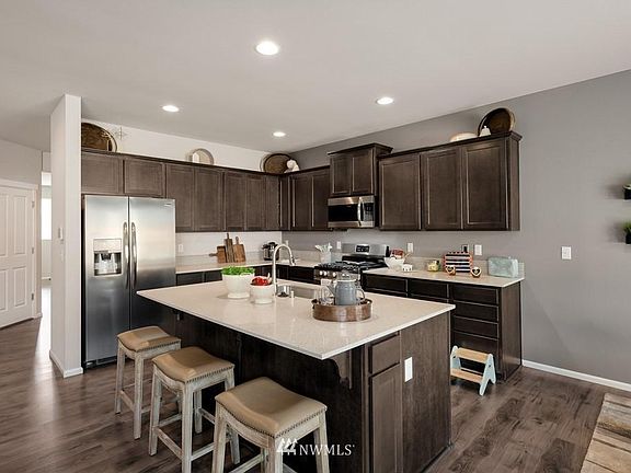 3rd image of 10670 187th St E