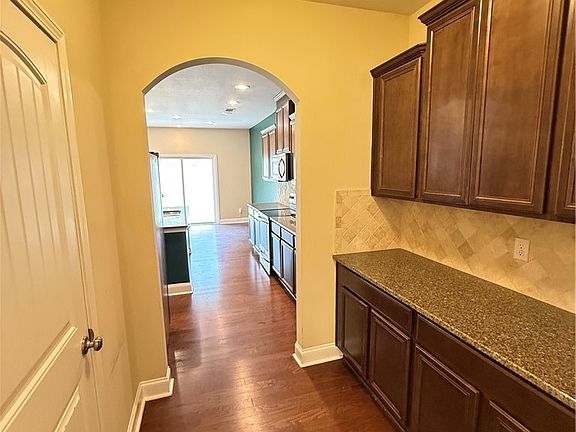 4th image of 2502 Ridgewood Way