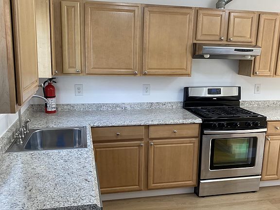 4th image of 106 Bloomfield Ave #2