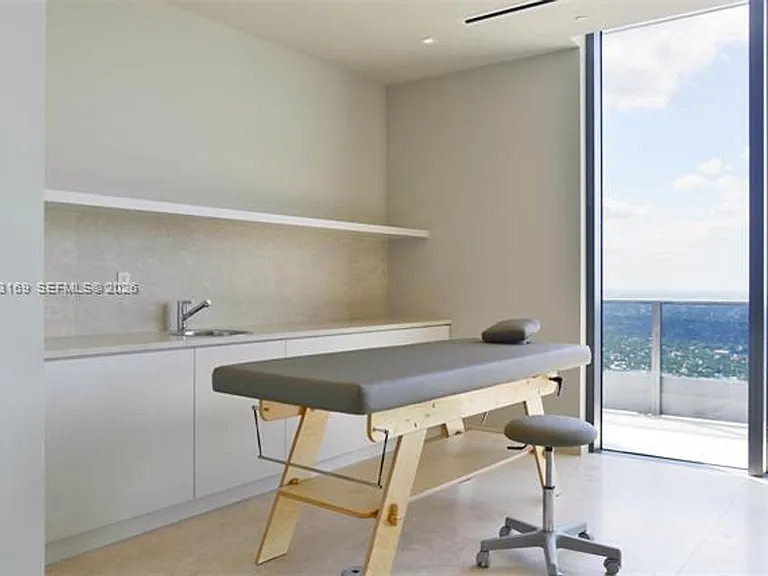 1000 Brickell Plz #CU-4205 — Photo 16