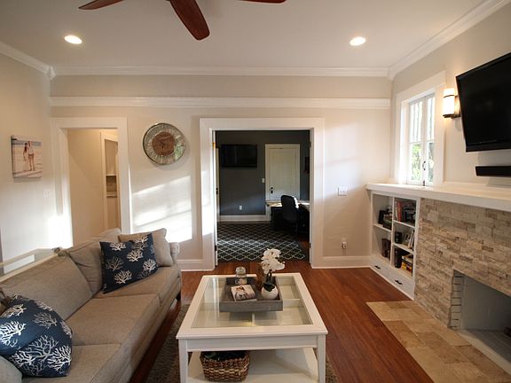 4th image of 601 E Lambright St