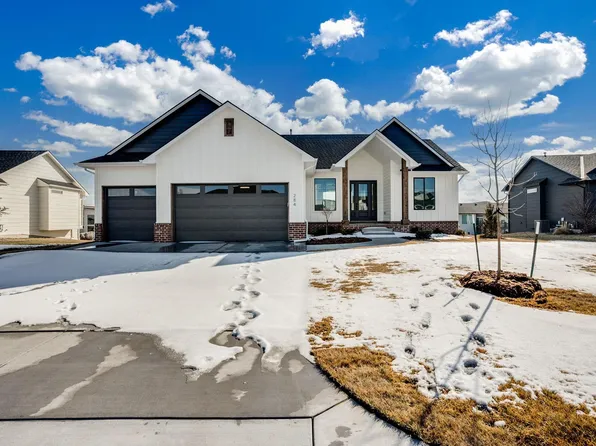 284 S Wellcrest Ct, Goddard, KS 67052
