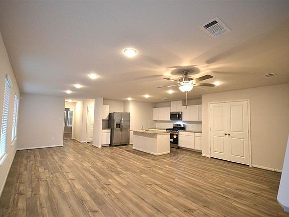 3rd image of 18827 Glenwood Chase Ct
