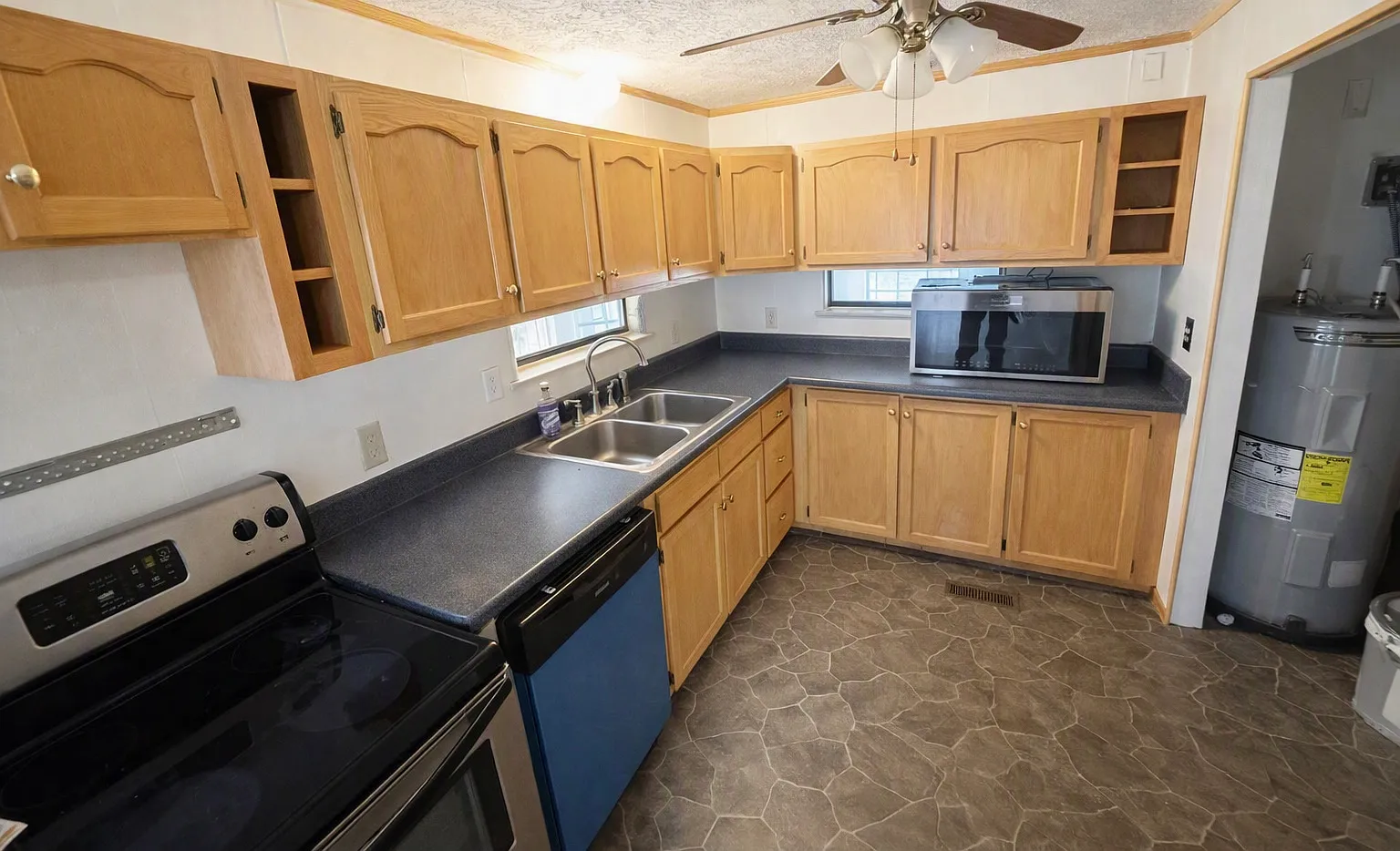 3 bed, 1800 sqft, $2,200 — Photo 2