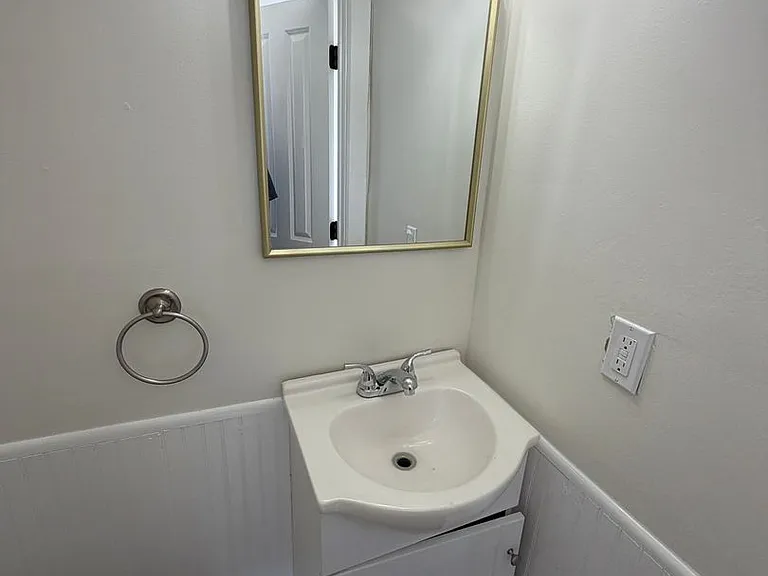 423 Sheldon Ave — Photo 10