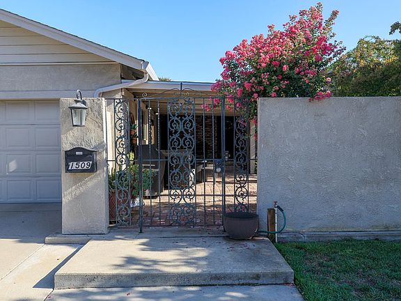3rd image of 1509 Duckart Way