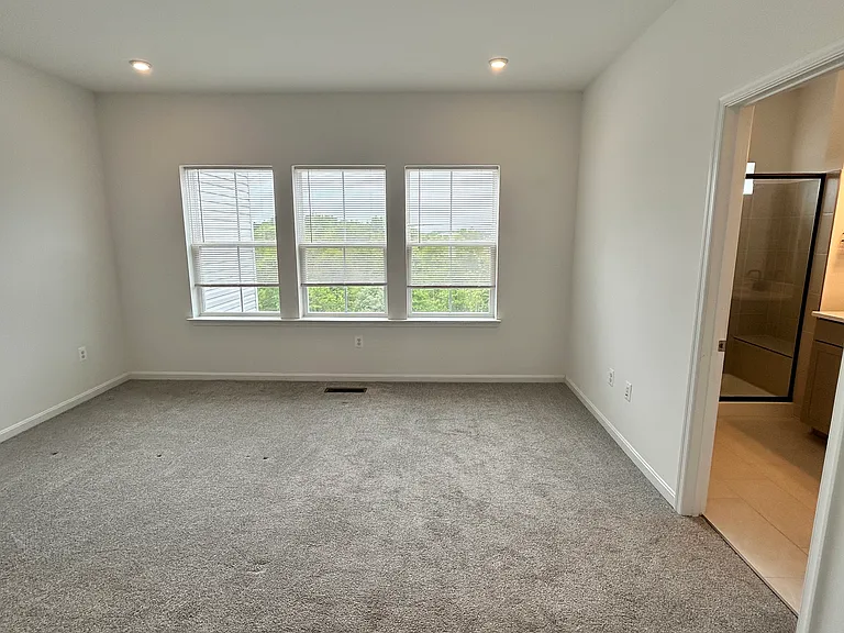 320 Andrew Ct — Photo 18