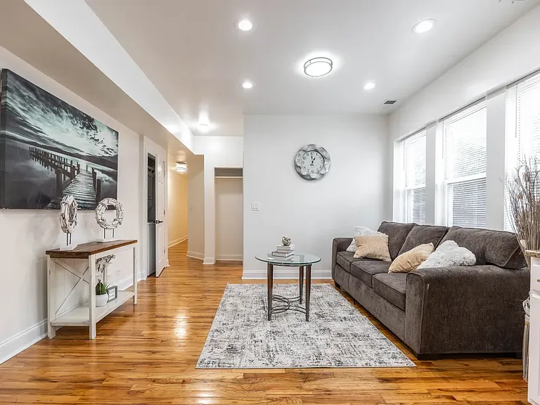 3851 W Ainslie St #1 — Photo 1