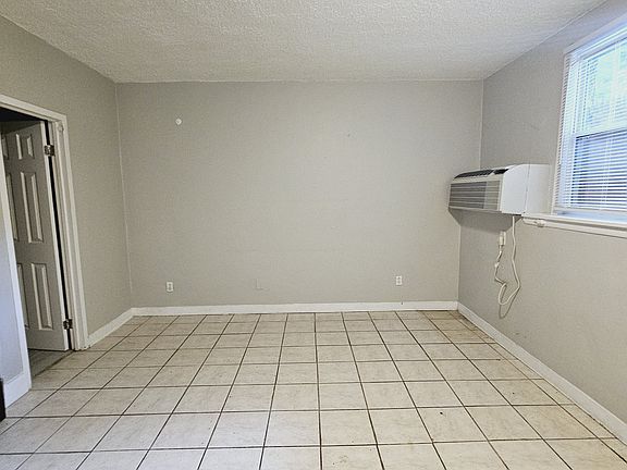 4th image of 31 Austin St #6A0