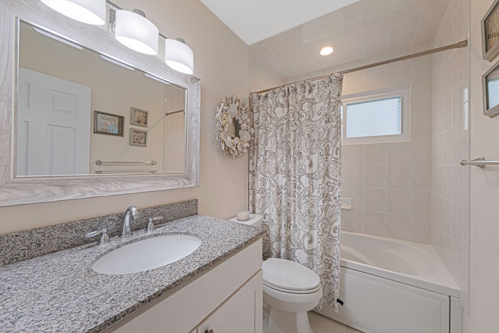  First Floor Full Bath with Tub