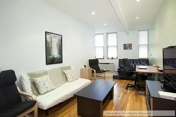 Sold by Bond New York | media 7