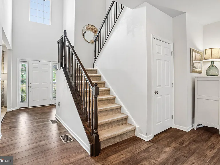 427 Green Meadow Dr — Photo 7